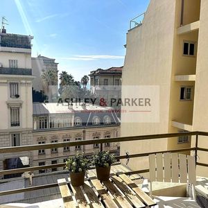 Property in Carre d'Or