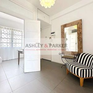 Property in Carre d'Or