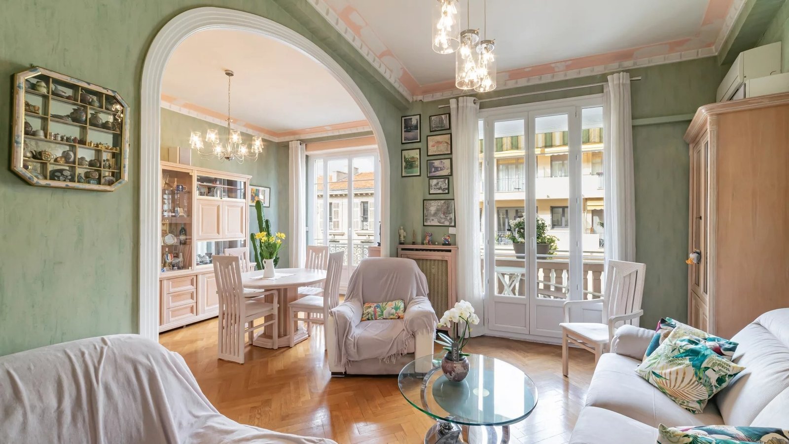 Property photo in Carre d'Or