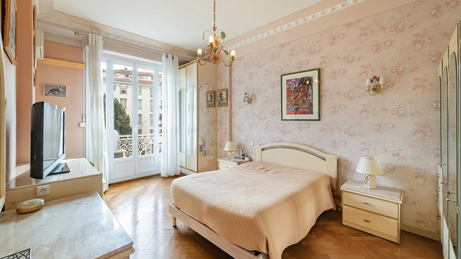 Property photo in Carre d'Or