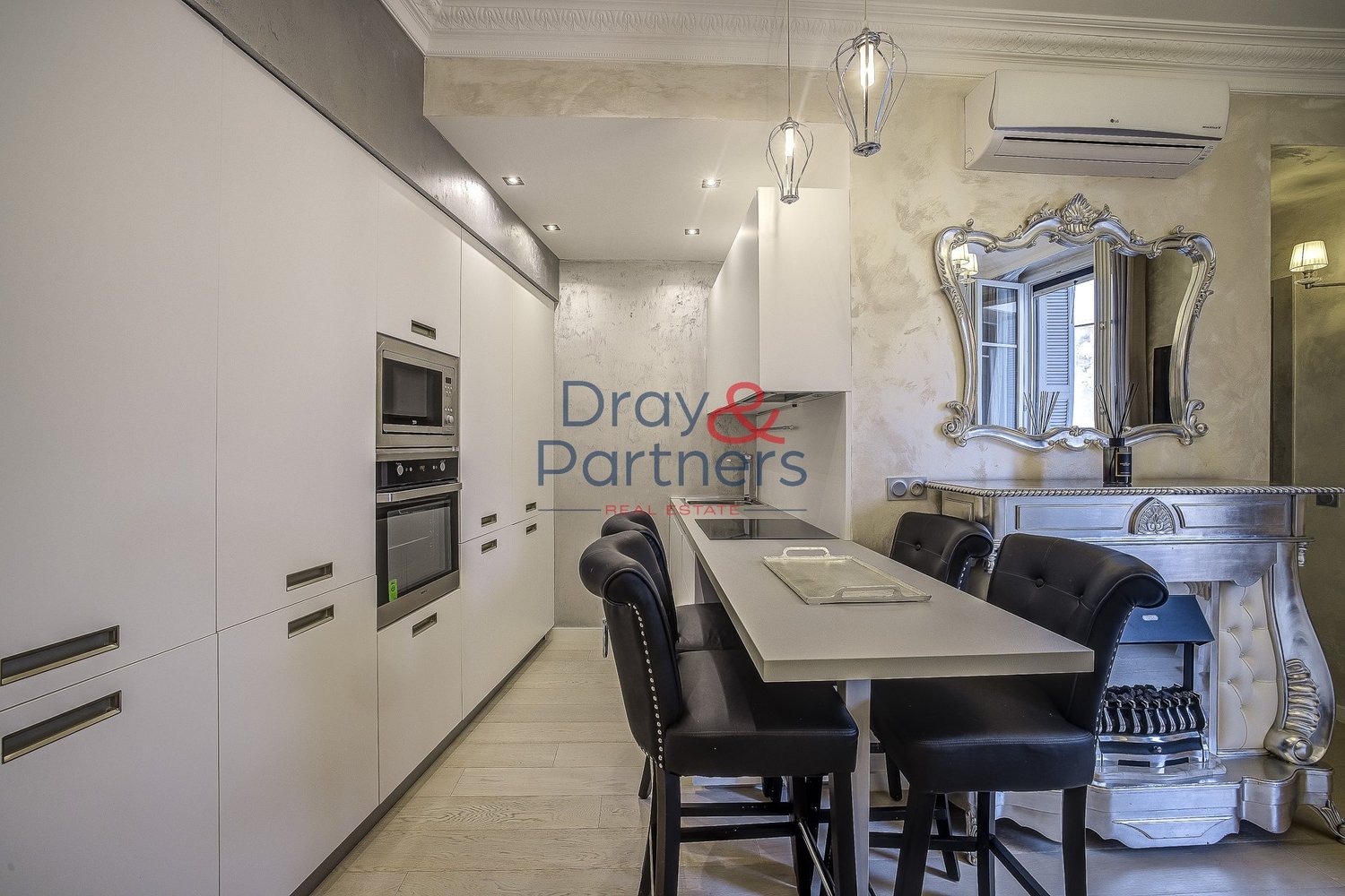 Property photo in Carre d'Or