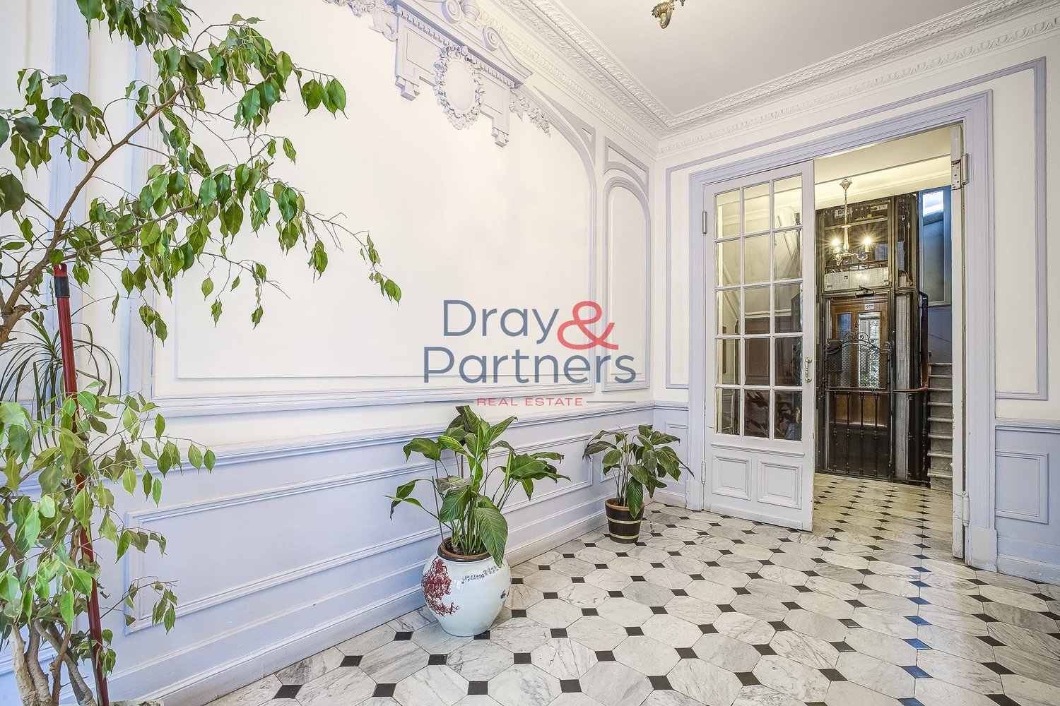 Property photo in Carre d'Or