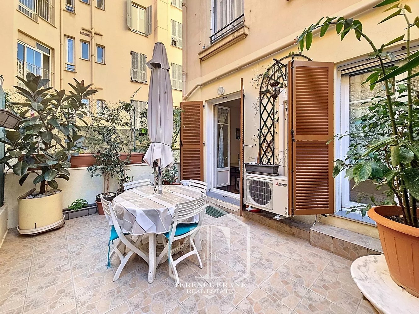 Property photo in Musicians Quarter