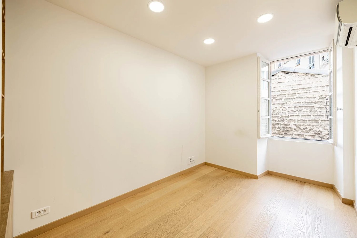 Property photo in Port