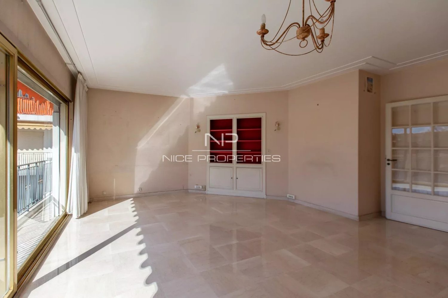 Property photo in Carre d'Or