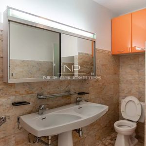 Property in Carre d'Or