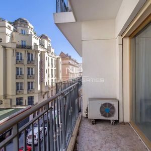 Property in Carre d'Or