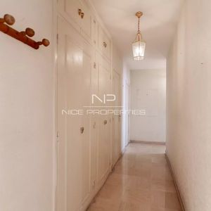 Property in Carre d'Or