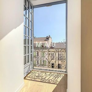 Property in Carre d'Or