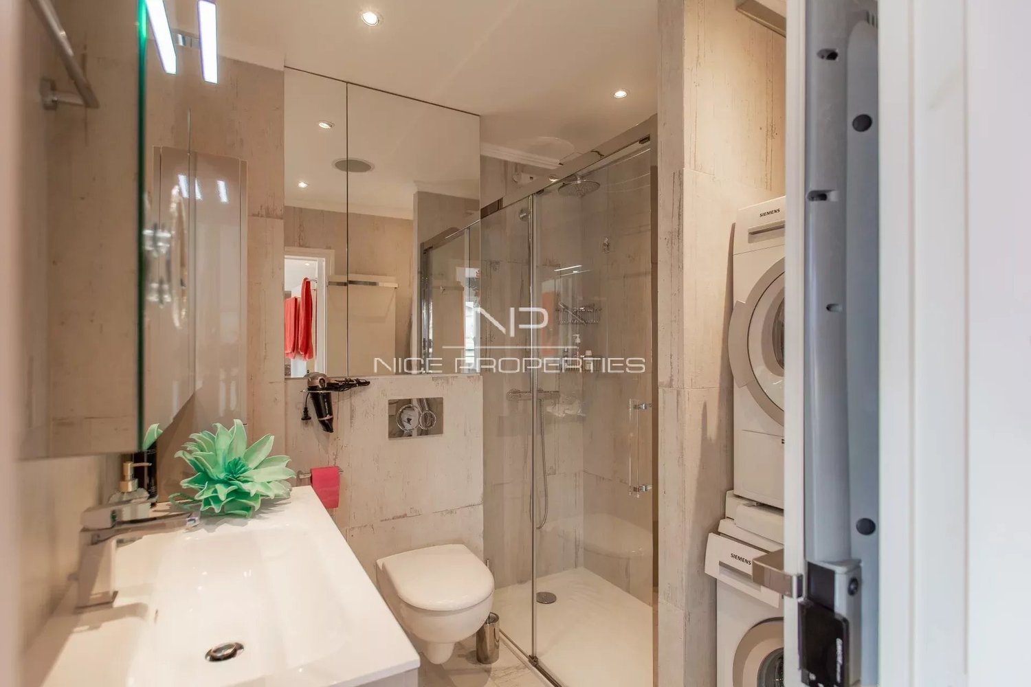 Property photo in Carre d'Or