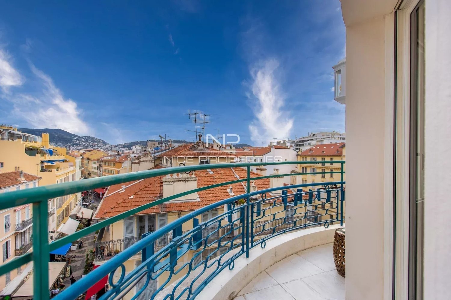 Property photo in Carre d'Or