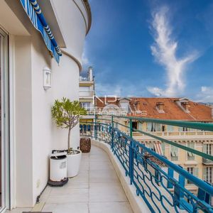 Property in Carre d'Or