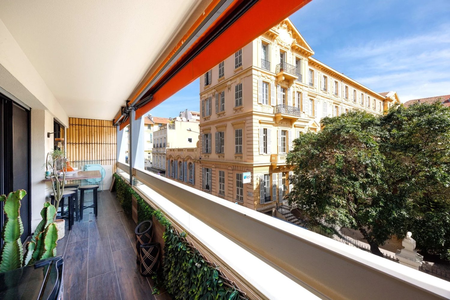 Property photo in Carre d'Or