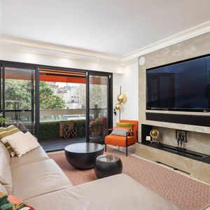 Property in Carre d'Or