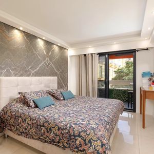 Property in Carre d'Or