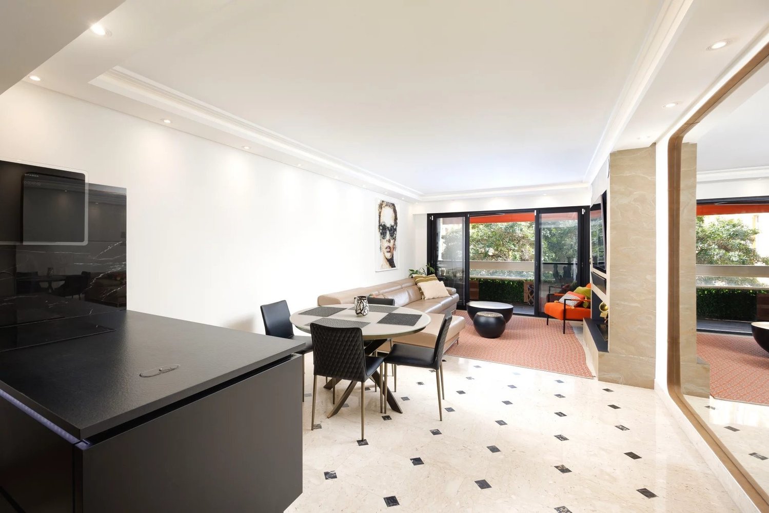 Property photo in Carre d'Or