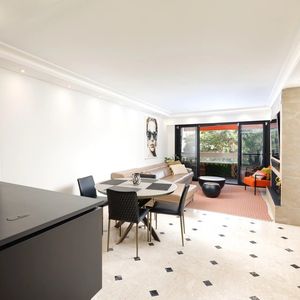 Property in Carre d'Or