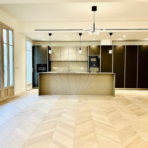 Property in Carre d'Or