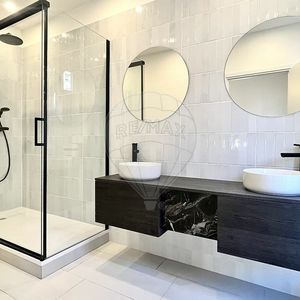 Property in Carre d'Or