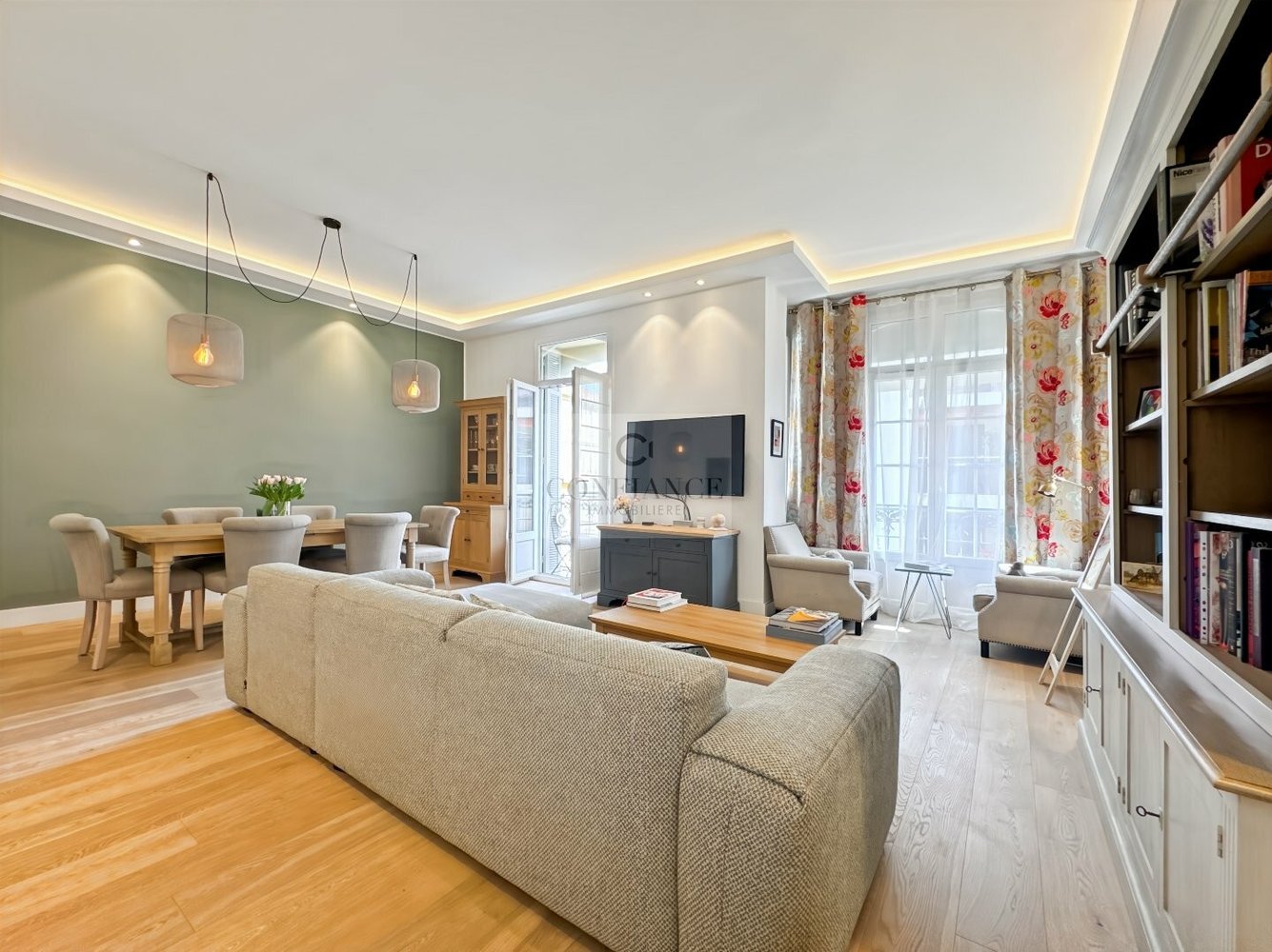 Property photo in Carre d'Or