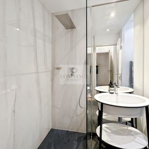 Property in Carre d'Or