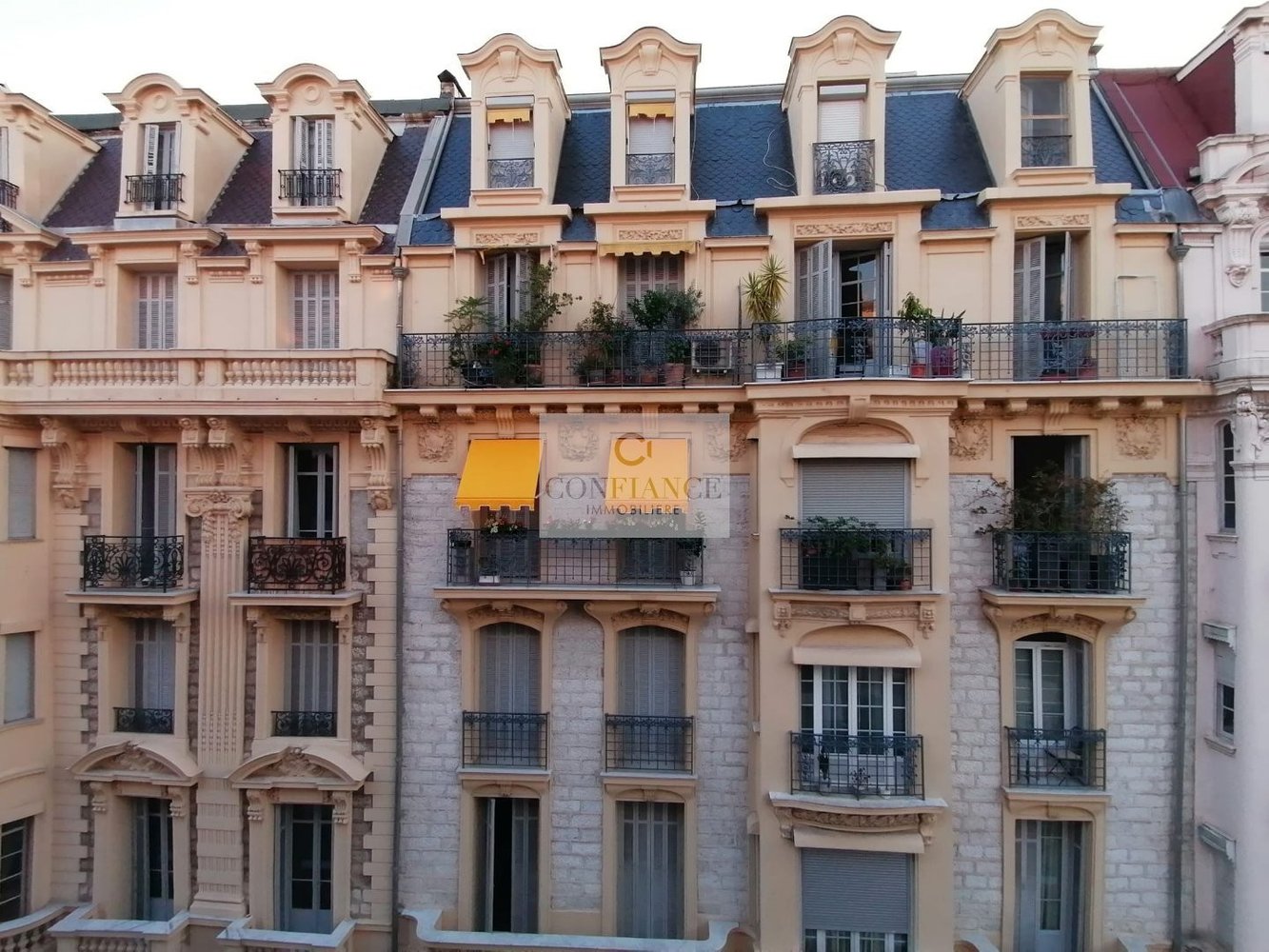 Property photo in Carre d'Or