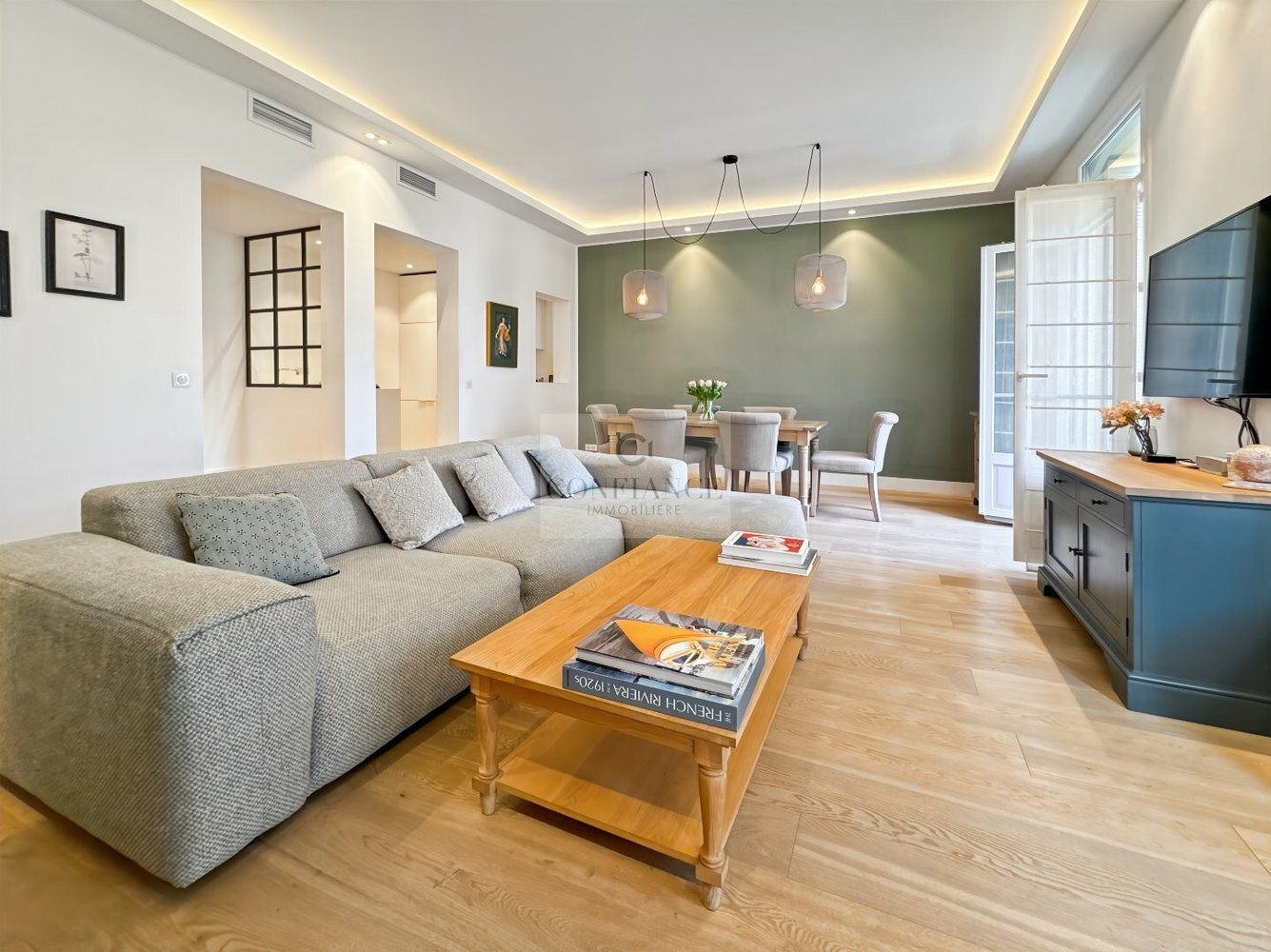 Property photo in Carre d'Or