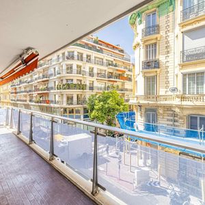 Property in Carre d'Or