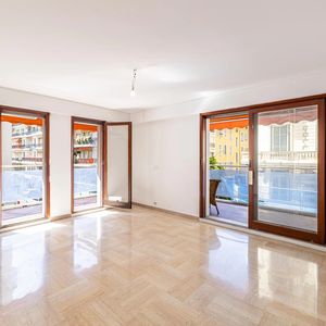 Property in Carre d'Or