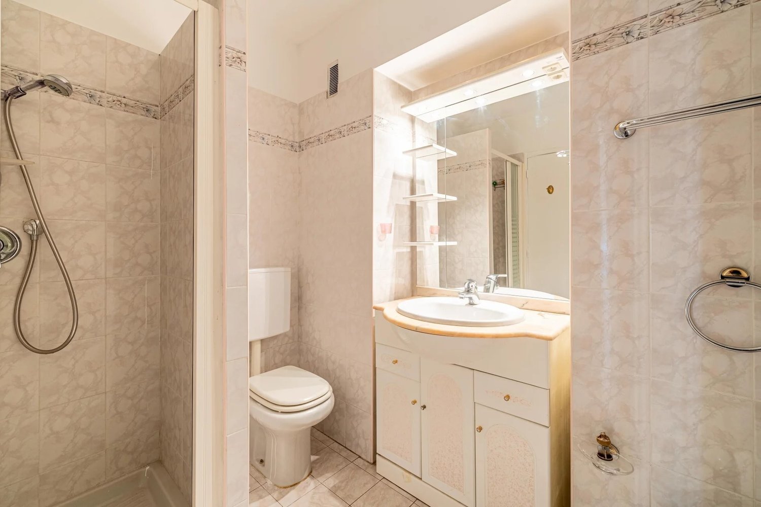 Property photo in Carre d'Or