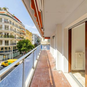 Property in Carre d'Or