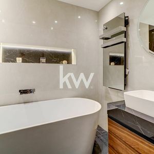 Property in Carre d'Or