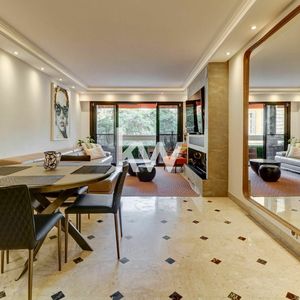 Property in Carre d'Or