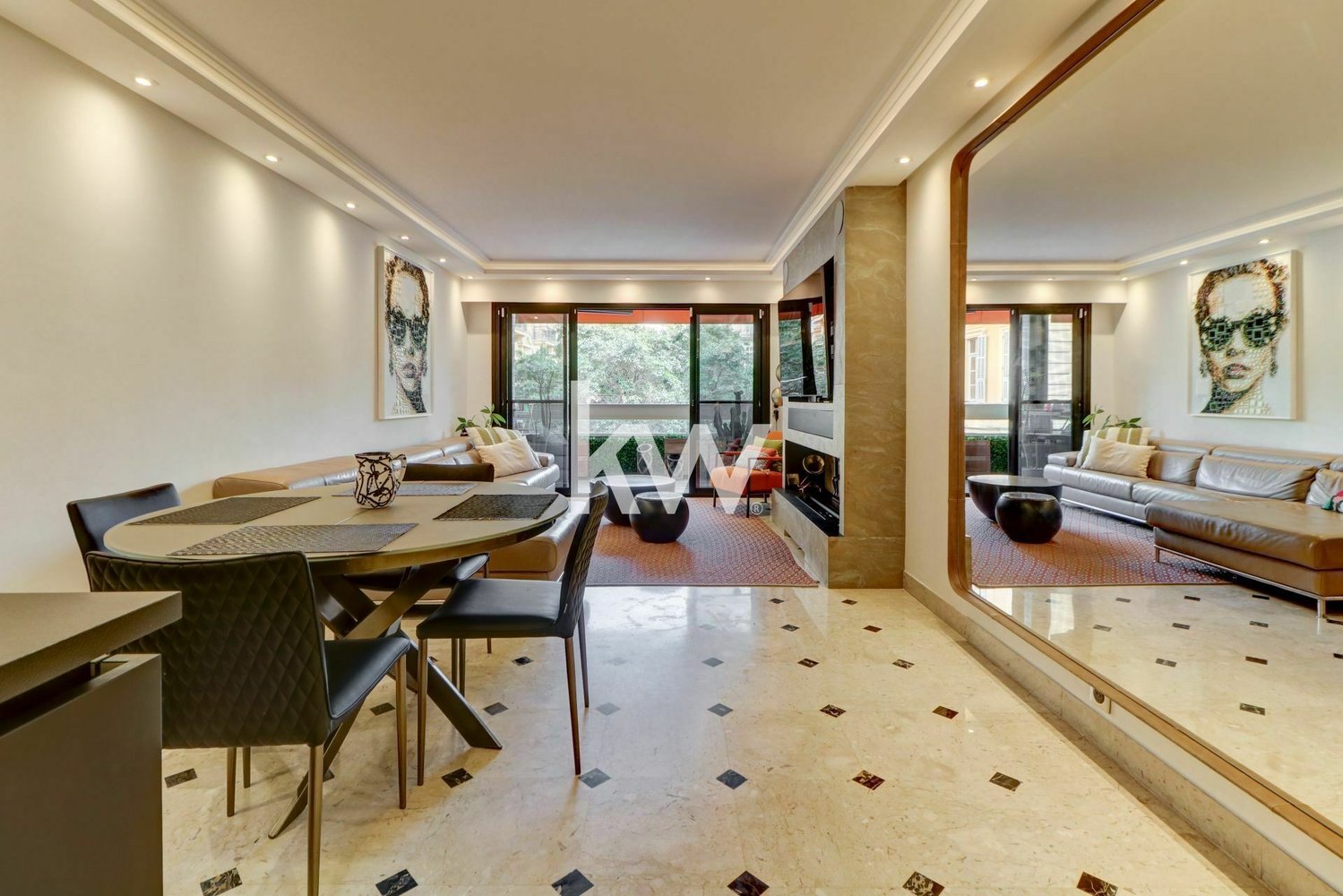 Property photo in Carre d'Or