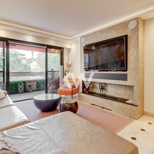 Property in Carre d'Or