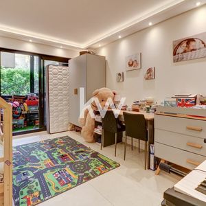 Property in Carre d'Or