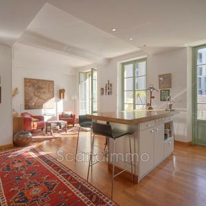 Property in Carre d'Or