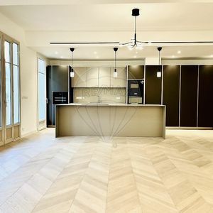 Property in Carre d'Or