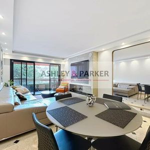 Property in Carre d'Or