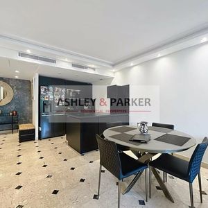 Property in Carre d'Or