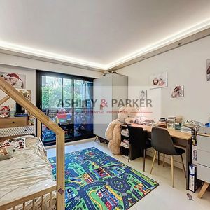 Property in Carre d'Or