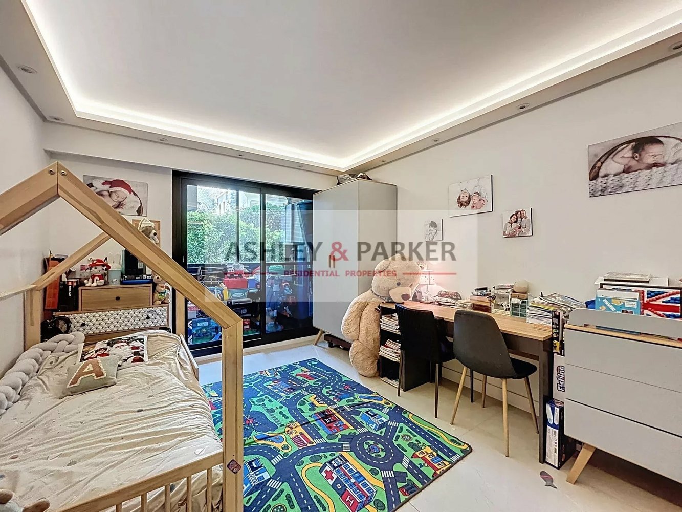 Property photo in Carre d'Or