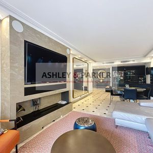 Property in Carre d'Or