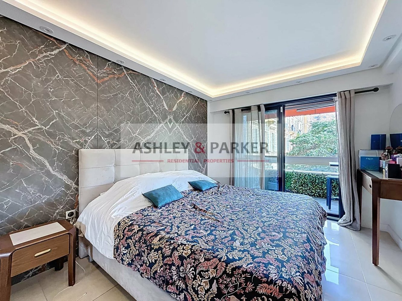 Property photo in Carre d'Or