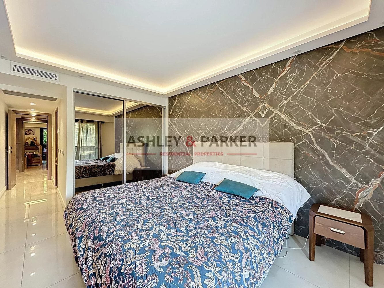 Property photo in Carre d'Or