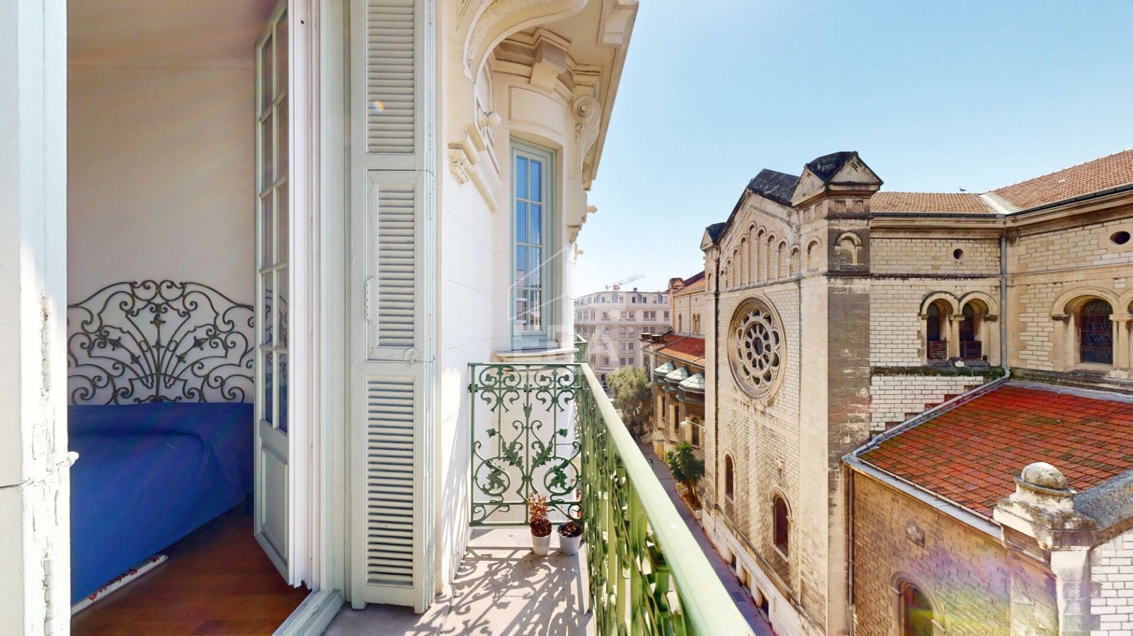 Property photo in Carre d'Or