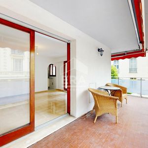 Property in Carre d'Or