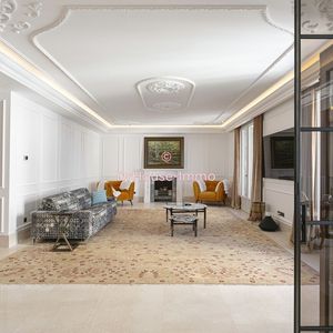 Property in Carre d'Or