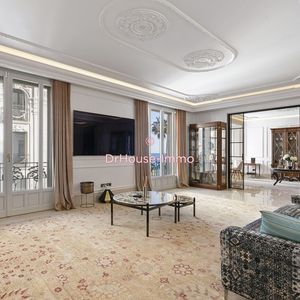 Property in Carre d'Or