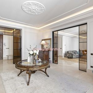 Property in Carre d'Or